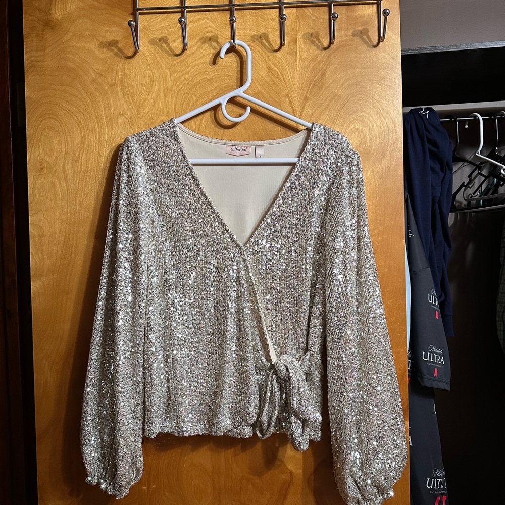 BUCKLE Elegant Silver Sequin Wrap Top